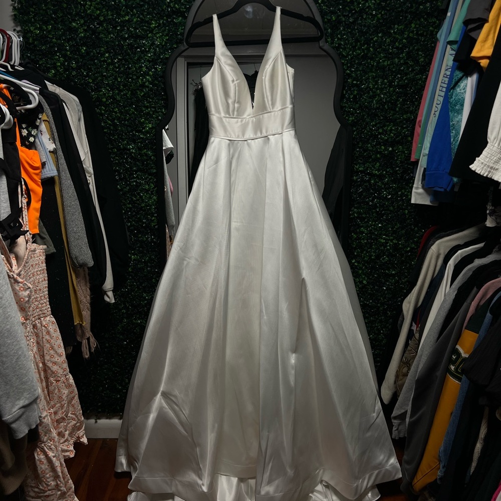 IE|ENA. Size 0. White